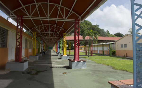 Le désarroi des soignants de Guadeloupe, en avance sur la deuxième vague du Covid