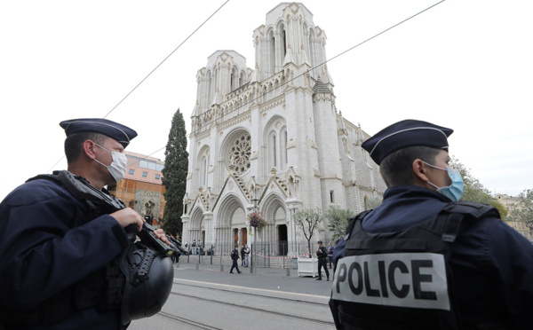 La France en "urgence" attentat après une attaque mortelle contre une basilique à Nice