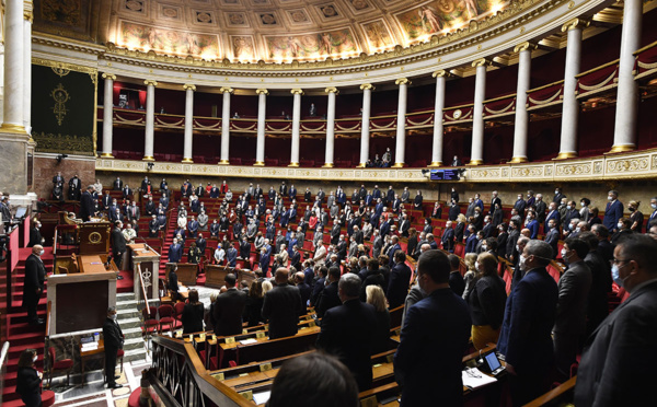 Reconfinement: le "contexte glaçant" de l'attaque de Nice bouscule le débat au Parlement
