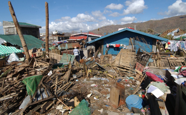 Philippines: une île de 260.000 habitants sans courant après le passage du typhon Goni