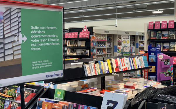 Contraintes par le gouvernement, les grandes surfaces ont fermé leurs rayons non essentiels