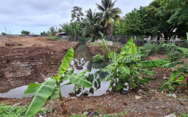 Une source ensevelie par un chantier à Outuaraea