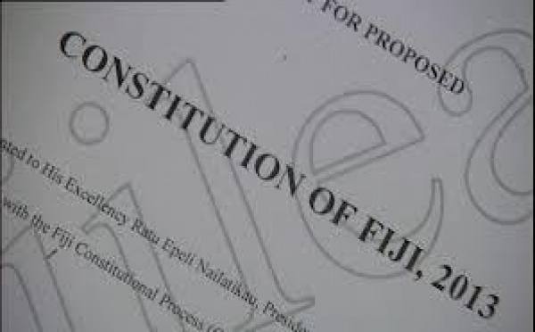 Reprise en main du processus constitutionnel à Fidji: les réactions fusent