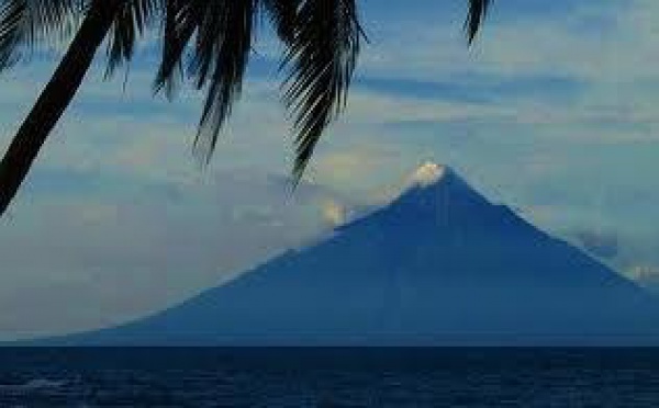 Le volcan papou de Manam recommence à cracher des cendres