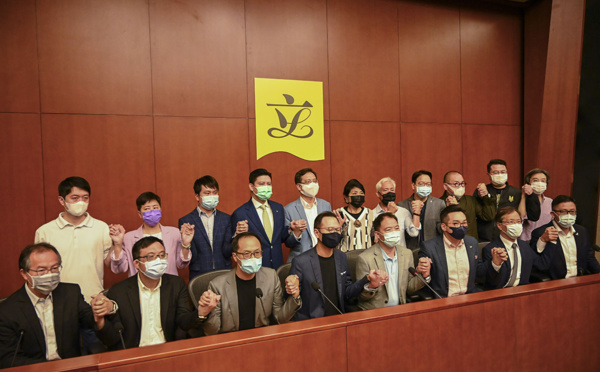 Hong Kong : le Parlement se réunit sans l'opposition démocrate, Pékin tempête