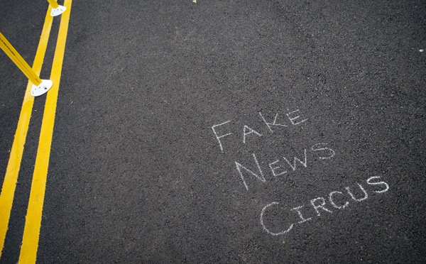 "Hold-Up": les codes du documentaire au service d'infox complotistes