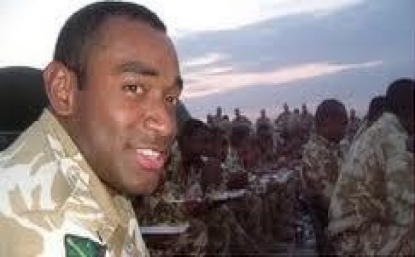 Un Fidjien ex-soldat britannique rend ses médaille à Sa Majesté