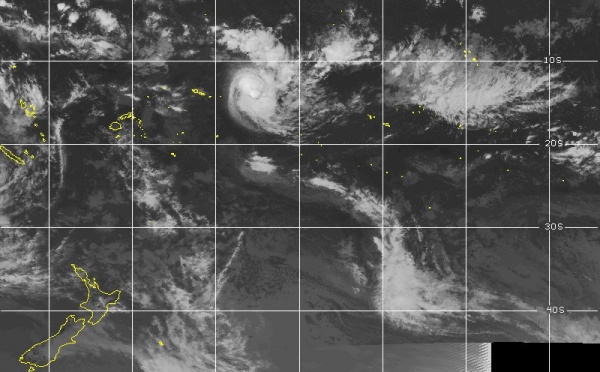 Garry continue son déplacement vers l'est et se renforce