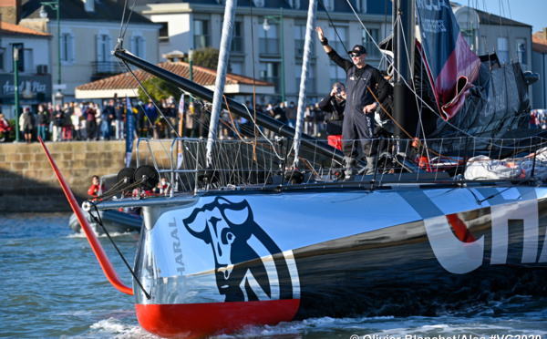 Vendée Globe: En avant dans le Pot-au-Noir, Beyou prêt à repartir