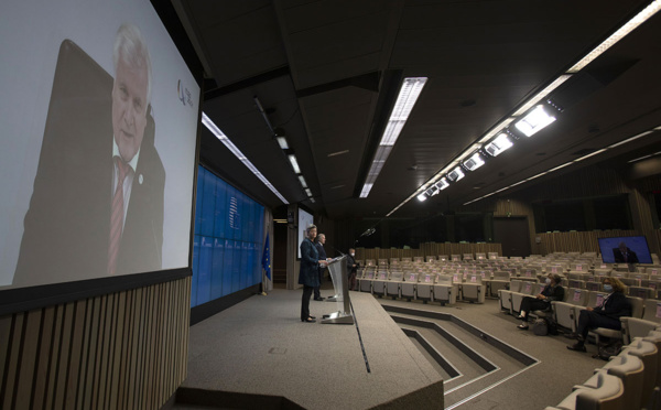 L'UE s'inquiète d'une dérive des déficits en France et en Italie