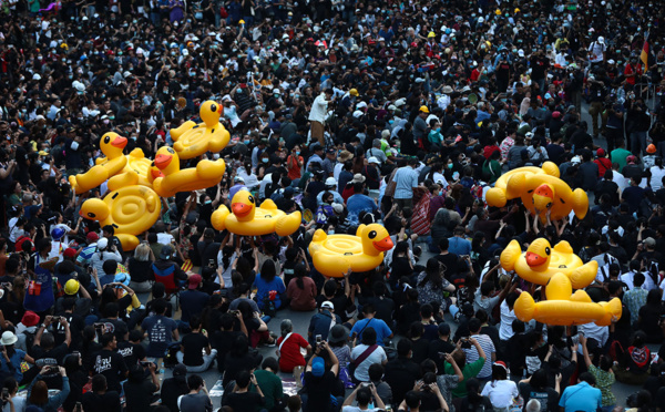 Thaïlande: le Premier ministre appelle à la police à la fermeté face aux manifestants