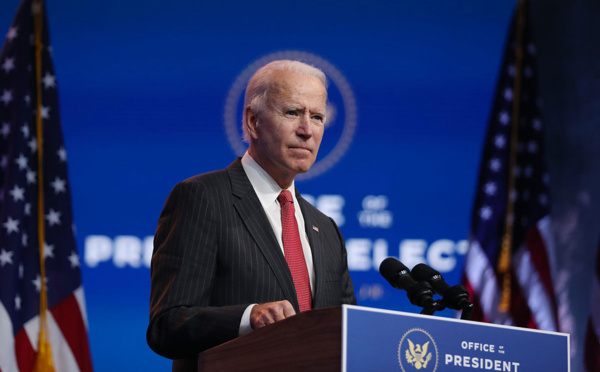 Biden dénonce l'"incroyable irresponsabilité" de Trump