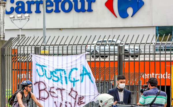 Brésil : indignation après la mort d'un Noir roué de coups par des agents de sécurité