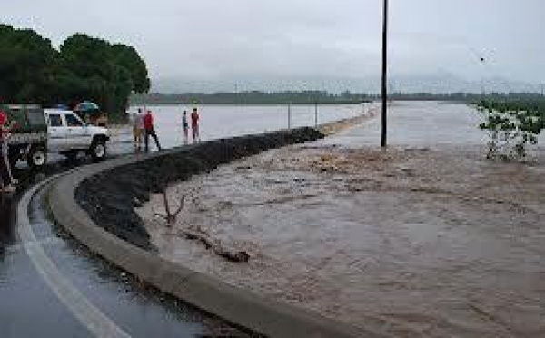 Inondations en Australie: deux disparus, un mort, des centaines d'évacuations