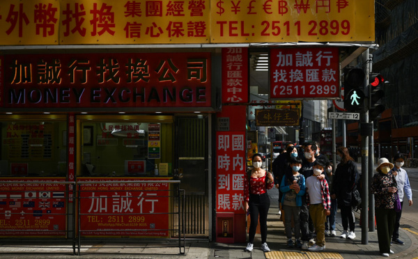 Hong Kong renoue avec les restrictions, face à une quatrième vague épidémique