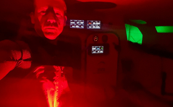 Vendée Globe: Escoffier, en détresse, sur son radeau de survie