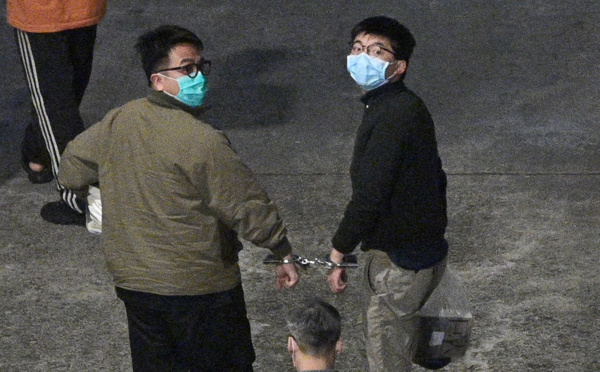Hong Kong: peines d'emprisonnement pour Joshua Wong et deux célèbres militants prodémocratie