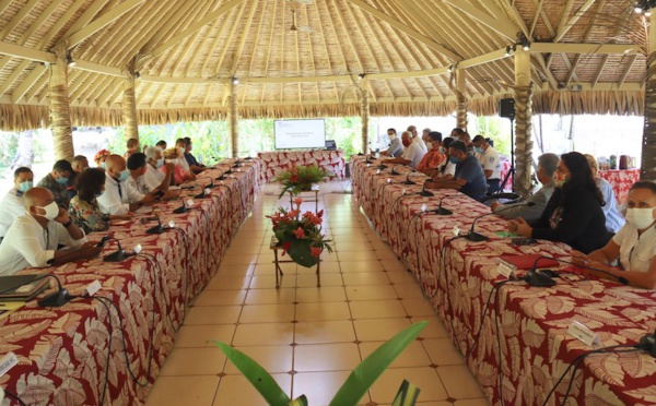 ​L'ombre du couvre-feu plane sur les fêtes