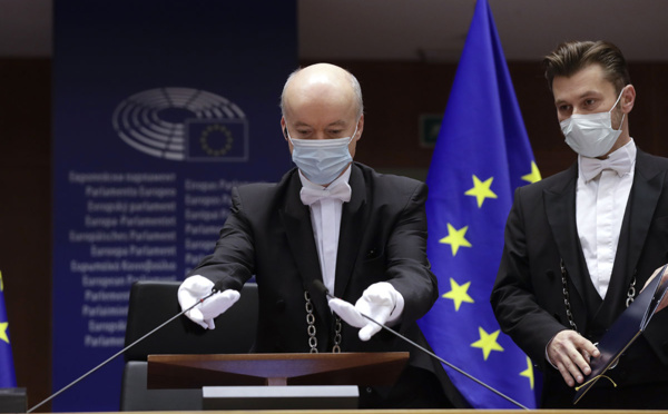 Les négociations post-Brexit à leur extrême limite, Paris menace d'un veto