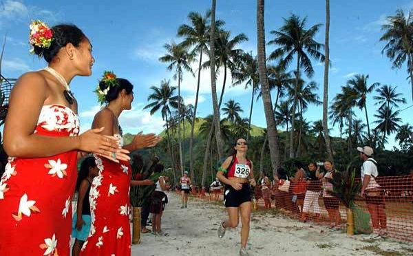 Le 25ème Tahiti Moorea Marathon sur la ligne de départ