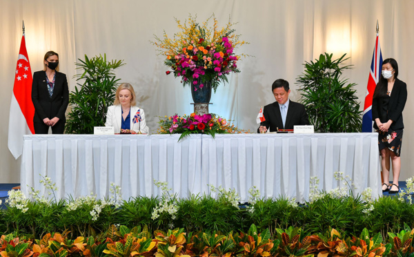 Londres et Singapour signent un accord de libre-échange à l'approche du Brexit