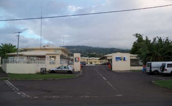 Elle percute le mur de la gendarmerie de Faa'a pour échapper aux coups de son conjoint