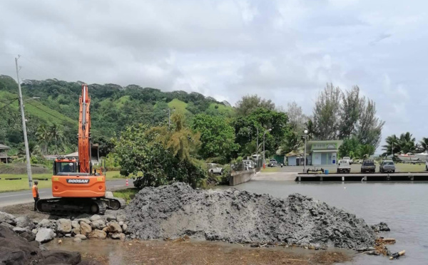 La darse de Faratea en passe d'être désensablée