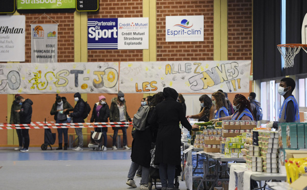 "J'ai besoin de tout": les étudiants toujours plus nombreux aux distributions alimentaires