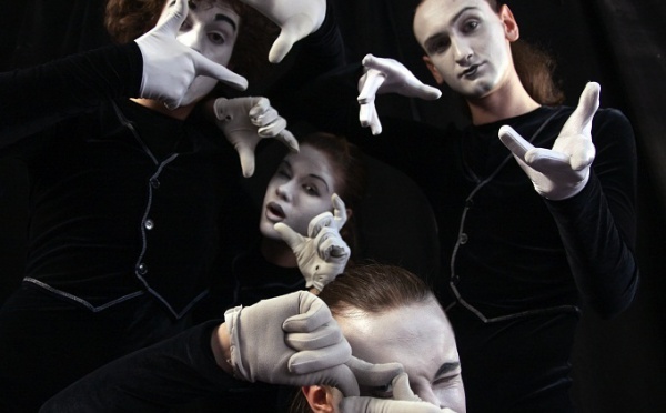 Dek.Ru quatre jeunes mimes ukrainiens en avant-première mondiale à Tahiti