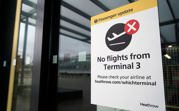 Covid: le Royaume-Uni de plus en plus isolé et au bord du chaos