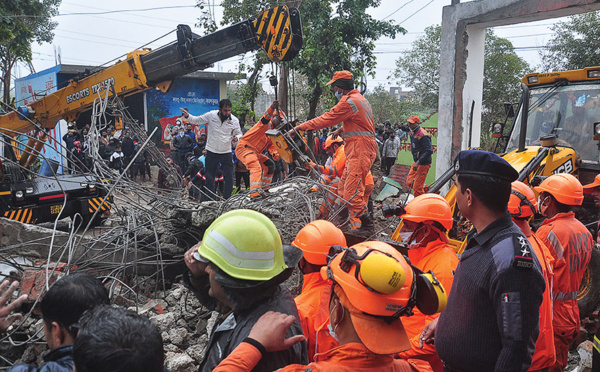 Inde: effondrement du toit d'un crématorium, au moins 20 morts