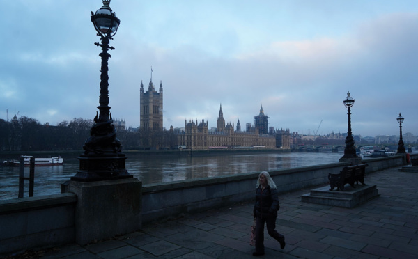 Covid-19: Johnson reconfine l'Angleterre