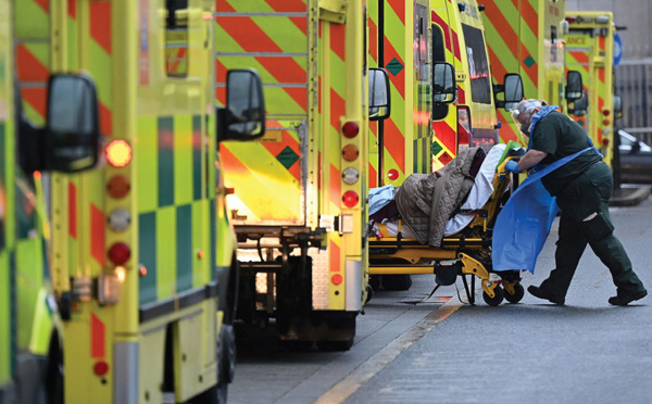 Covid-19: les hôpitaux britanniques au bord de la crise