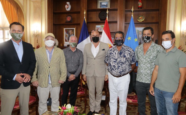 ​L’équipe de Waltzing with Brando reçue à la présidence