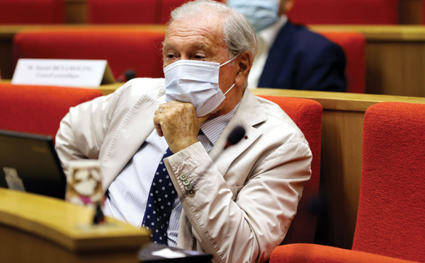 Covid-19: nouvelles décisions attendues en France, dans une "course de vitesse" contre le virus