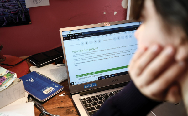 "Je décroche": la détresse des étudiants "seuls derrière leur ordi"