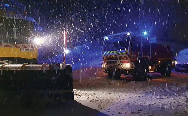 Neige: 2.000 automobilistes bloqués sur l'A40 cette nuit dans l'Ain