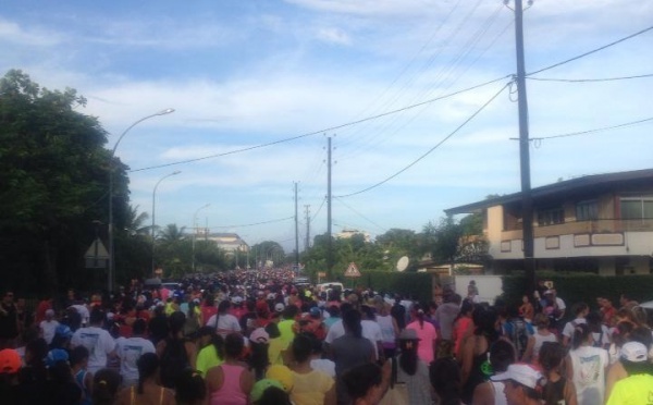 La course de la tahitienne réunit 5000 "coureuses"