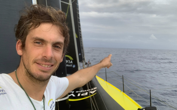 Vendée Globe: Dalin file devant Burton