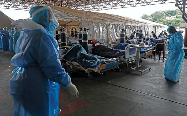 Covid-19: nouveaux indices sur les risques du variant sud-africain