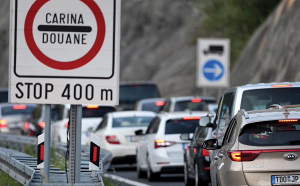 Virus : l'UE appelle à limiter les voyages face à une situation "très grave"