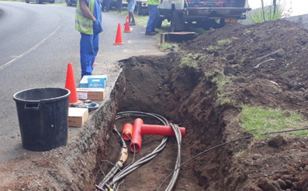Renouvellement des câbles haute tension à Tetavake