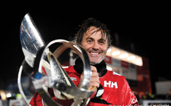 Vendée Globe: Bestaven vainqueur à l'issue d'une nuit de folie