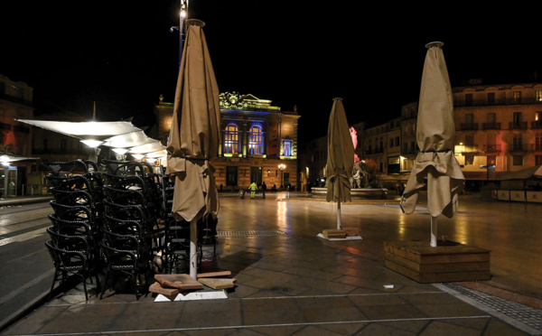 Des restaurants bravent l'interdiction d'ouvrir, au risque de perdre le soutien de l'Etat