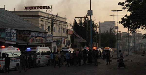 Somalie: au moins cinq civils tués lors d'une attaque des shebab dans un hôtel de Mogadiscio