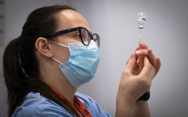 Vaccin contre le Covid-19: le gouvernement veut passer la vitesse supérieure