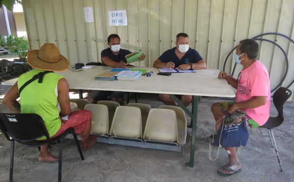 Moorea à la pêche à la carte et aux aides