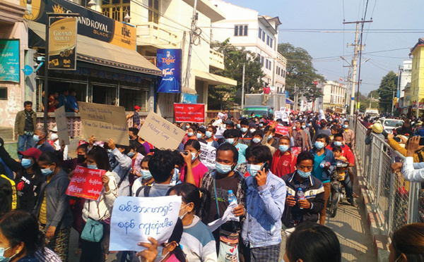 Birmanie: les autorités menacent de représailles, loi martiale à Mandalay