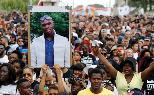 Adama Traoré: le décès attribué à un "coup de chaleur" aggravé par la "contrainte" des gendarmes