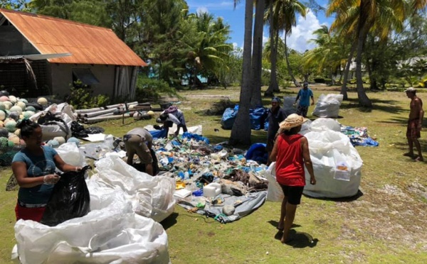 Fakarava continue son grand nettoyage
